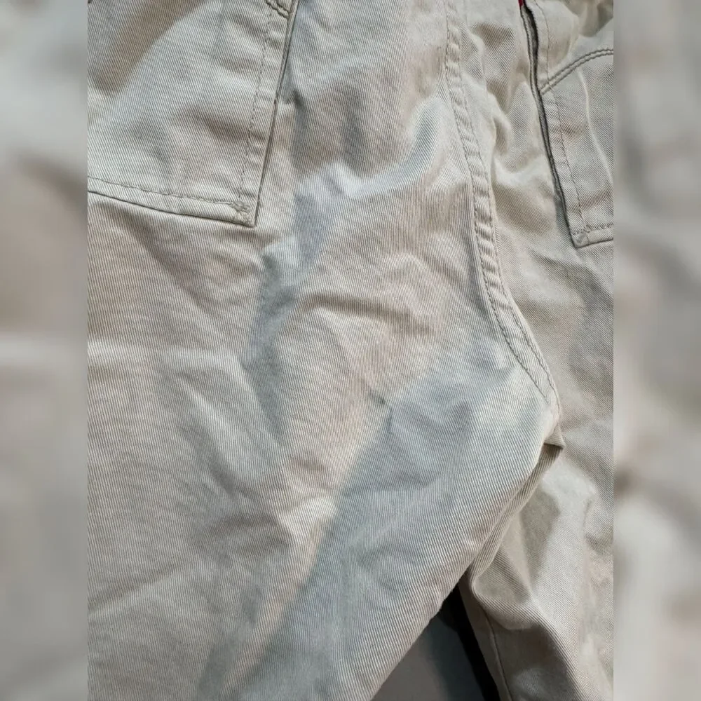 Men's Cream Levi's Cotton Cargo Shorts Size 33 VGUC